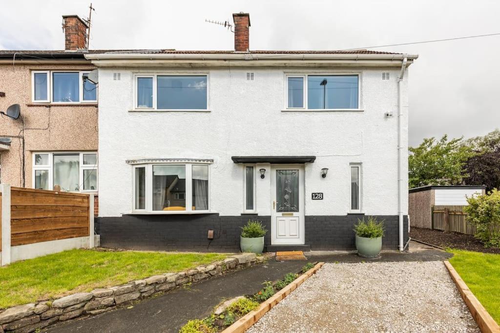 Entire Charming 5-Bed House In Darwen Blackburn Bb1 Free Parking Roadside Rishton Exterior foto